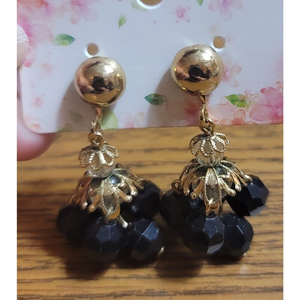 New old stock black and gold toned beaded dangle earrings